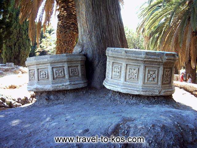 THE ANCIENT TOWN - Around the archaeological site of the ancient town of Kos, you can see many sculptures that were excavations brought to light. 