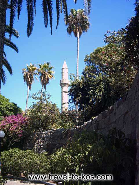 MOSQUE LOTZIAS - The minater of the Lotzias mosque, as it seems from the palm tree street. 