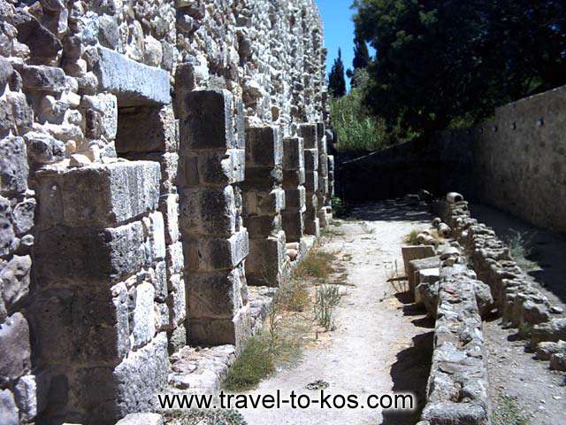 ANCIENT TOWN - Follow the old path and look around carefully the archaeological site. 