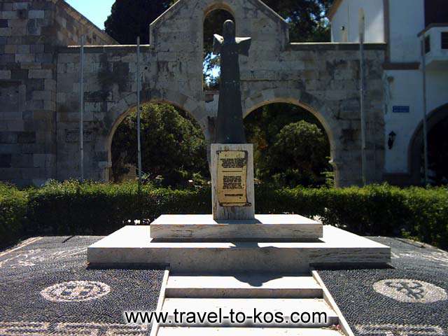 THE ENTRANCE - The entrance of the ancient wall and the small pebble paving square. 