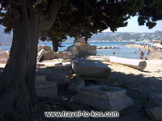 BEACH - The antiquities and the people who take their bath. 