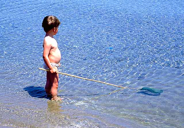 BOY IN THE BEACH - 