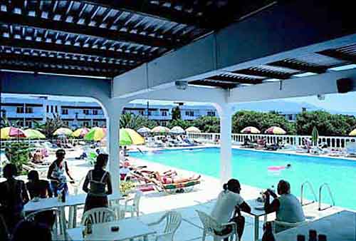Relax at the pool bar of hotel Cosmopolitan CLICK TO ENLARGE