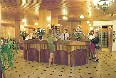 Image of reception of hotel Cosmopolitan CLICK TO ENLARGE