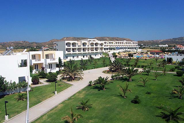 Have fun to the swimming pool of the Sovereign Beach hotel CLICK TO ENLARGE