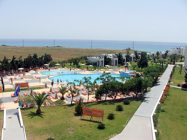 Outside image of an apartment of the Sovereign Beach hotel in Kos CLICK TO ENLARGE