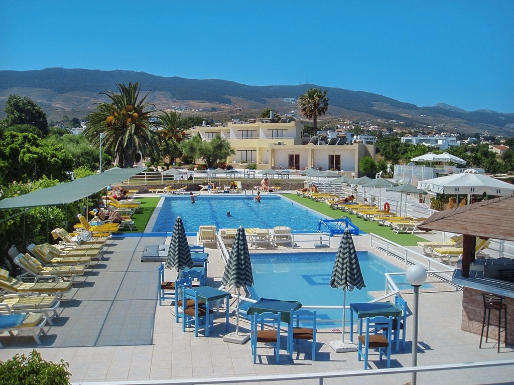 Panoramic image of the entrance of Niriides hotel. CLICK TO ENLARGE