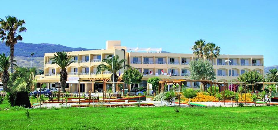 Relaxing at the pool of Hotel Niriides, Kos island CLICK TO ENLARGE