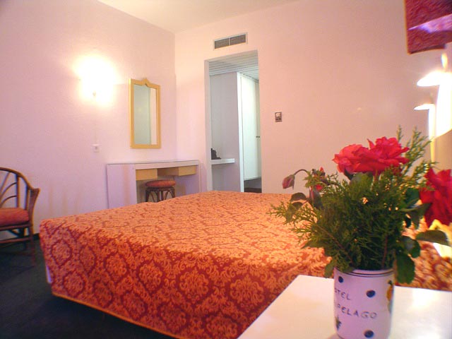 Another image of a double room to Archipelago hotel CLICK TO ENLARGE