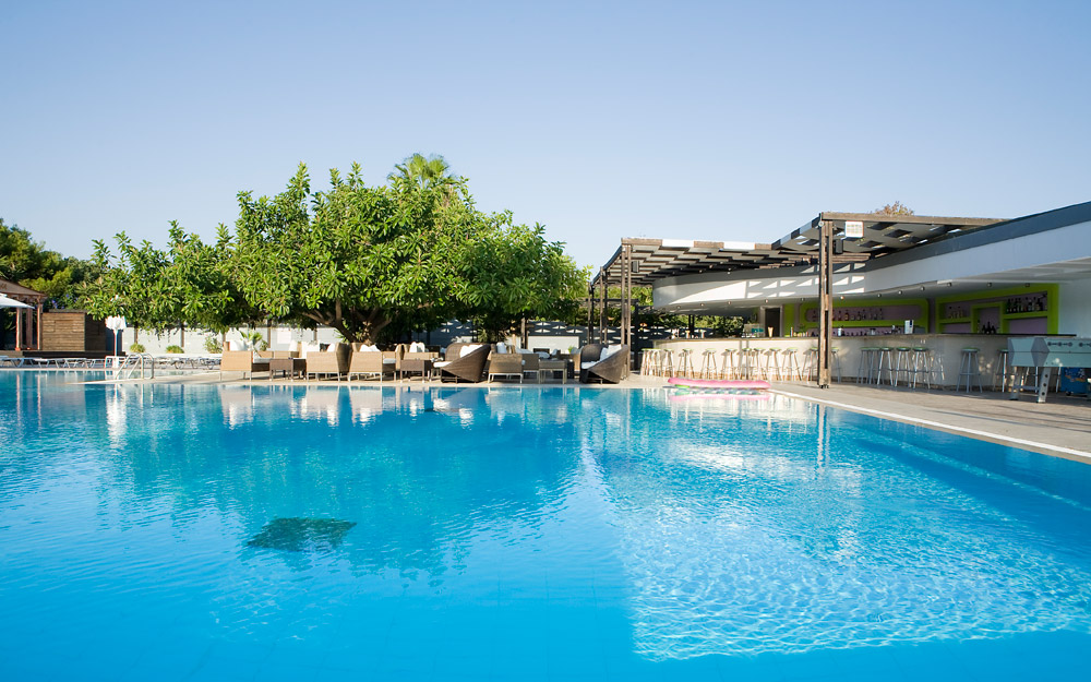 Relaxing in the pool and enjoy the sun. CLICK TO ENLARGE