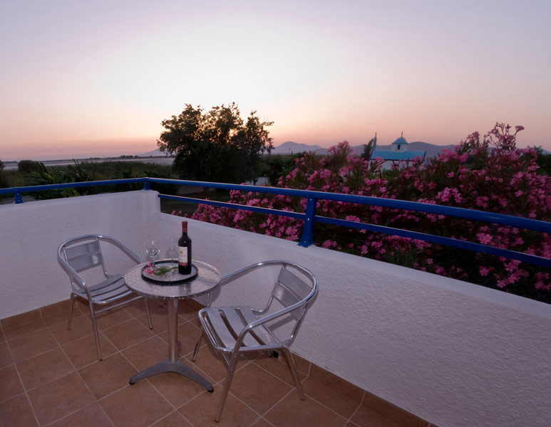 A panoramic view of swimming pool of Tigaki Star hotel in Kos CLICK TO ENLARGE