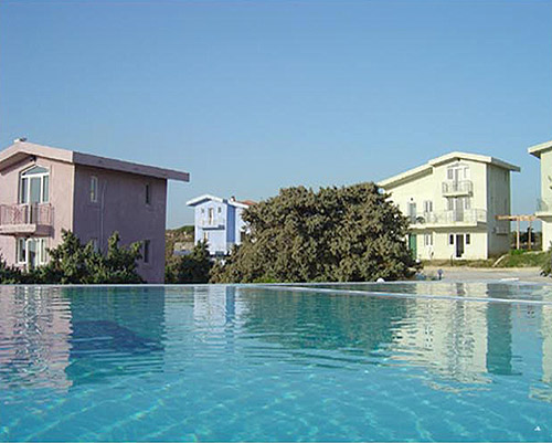 View of pool and apartments of SEAGULLS BAY HOTEL APARTMENTS CLICK TO ENLARGE