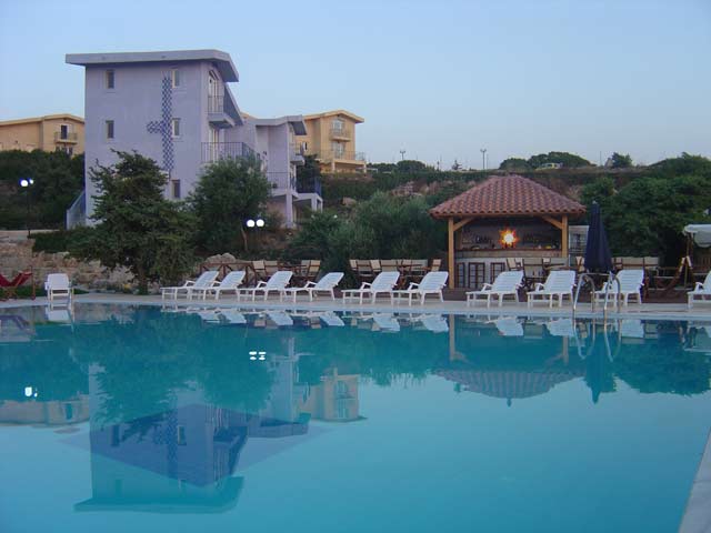 Photo of the pool of SEAGULLS BAY HOTEL APARTMENTS located in Kos Greece CLICK TO ENLARGE