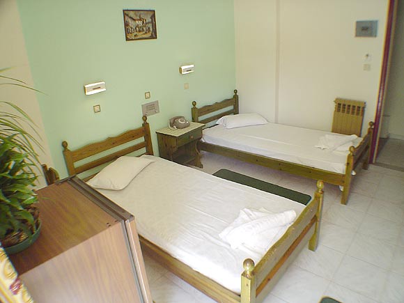 Image of double room. CLICK TO ENLARGE