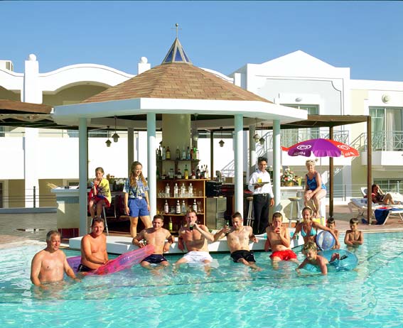 Image of pool-bar of Hotel Pelagos. CLICK TO ENLARGE