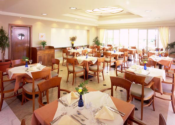 Image of restaurant, Pelagos Hotel. CLICK TO ENLARGE