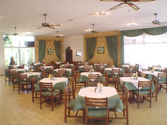 Image of Restaurant of Carda hotel in Kardamena. CLICK TO ENLARGE